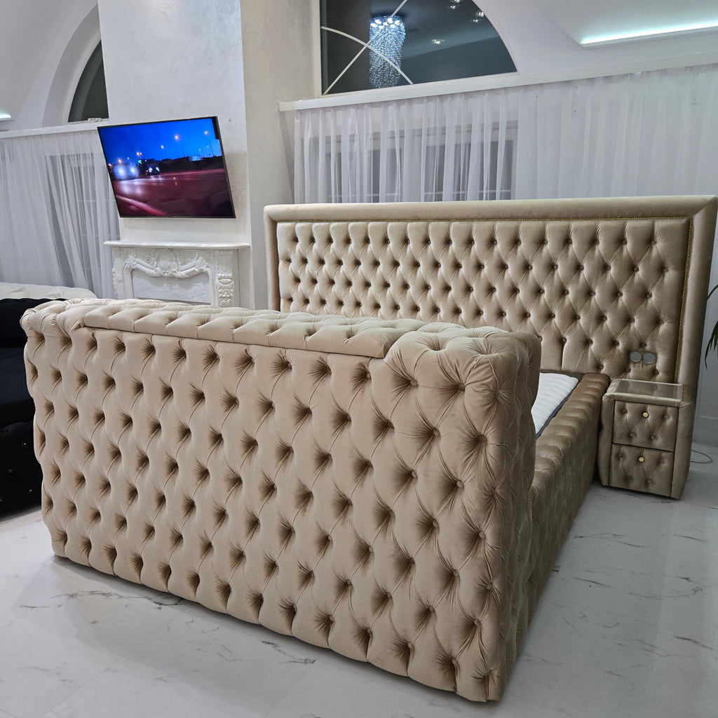 Luxusní postel CHESTERFIELD GOLD s výsuvným držákem na TV – 180×200 cm