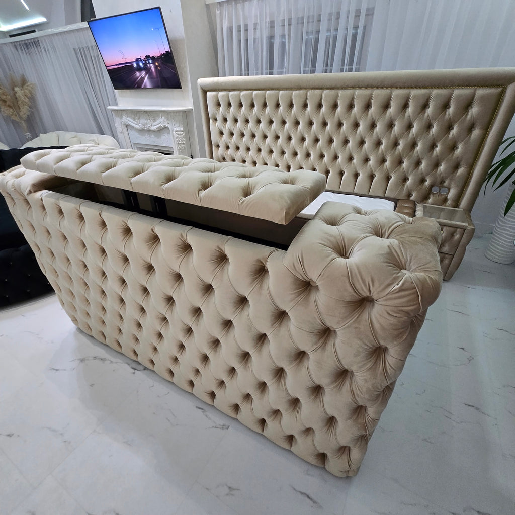 Luxusní postel CHESTERFIELD GOLD s výsuvným držákem na TV – 180×200 cm