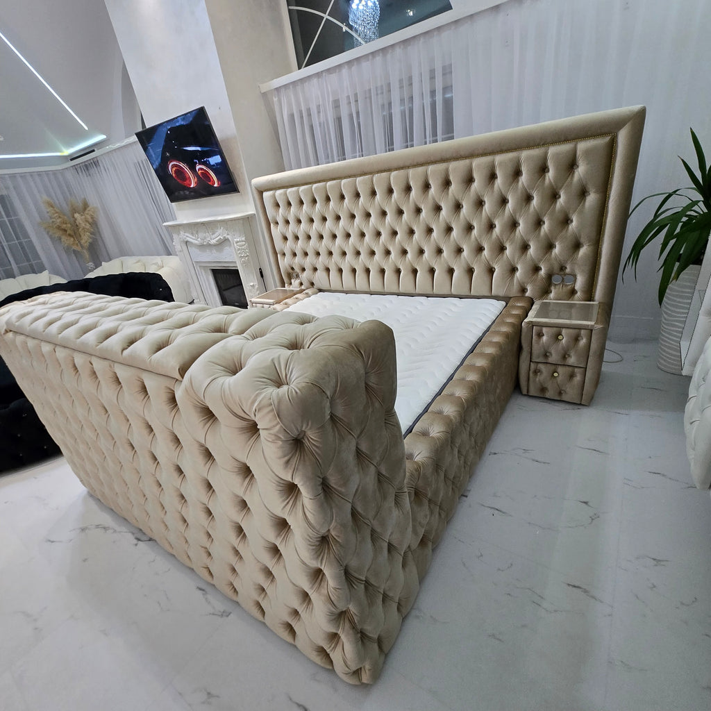 Luxusní postel CHESTERFIELD GOLD s výsuvným držákem na TV – 180×200 cm