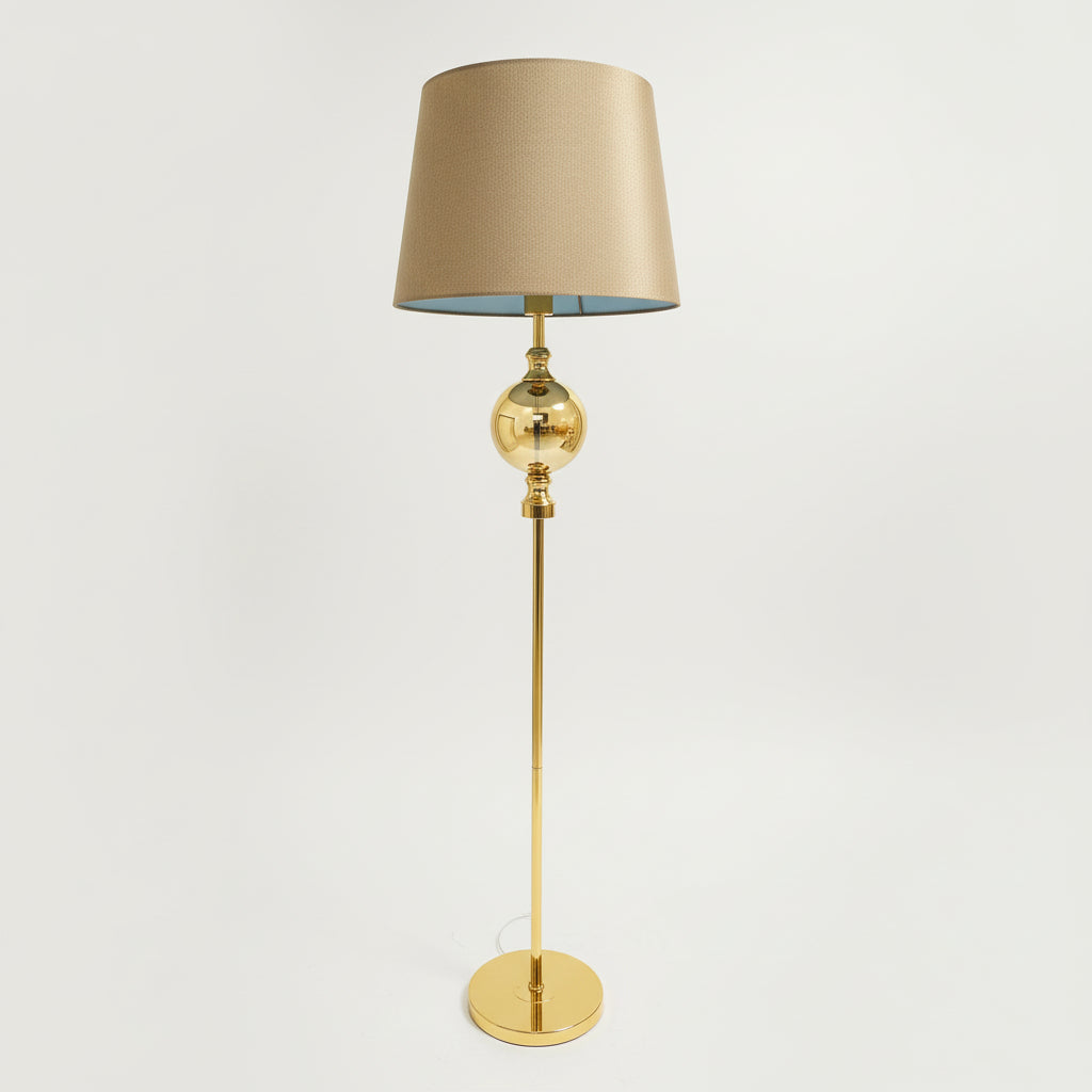 Designová stojací lampa ve zlatém provedení