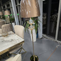 Luxusní stojací lampa s dekorativními prvky